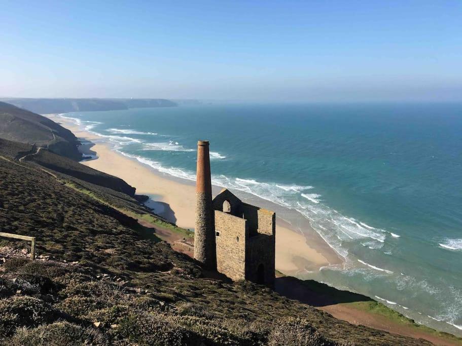 St Agnes Perfect Location, Hot Tub, Sea Views, Gym Appartement Buitenkant foto