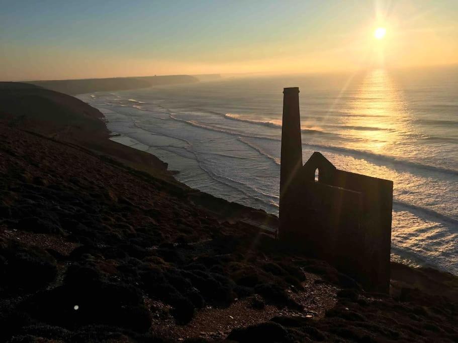 St Agnes Perfect Location, Hot Tub, Sea Views, Gym Appartement Buitenkant foto